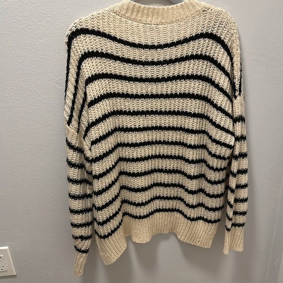 Oversized striped sweater - Picture 4 of 4